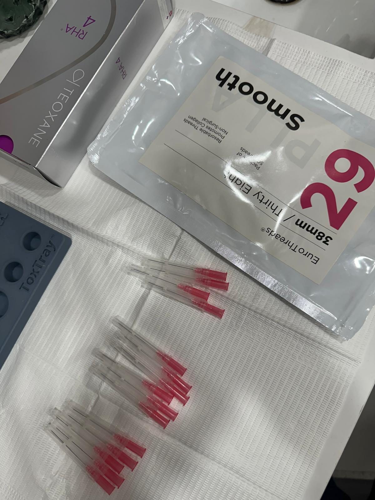 Teoxane RHA 4 filler and smooth PDO threads prepared on a tray